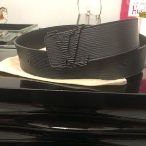 Louis VuittonINITIALES 40MM black épi leather belt